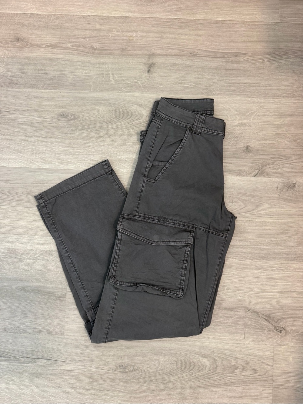 Garage women’s gray cargo pants